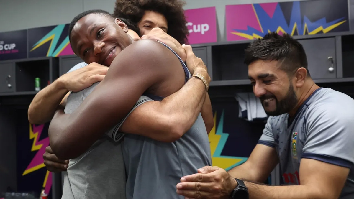 বিমানবন্দরে আটকা দক্ষিণ আফ্রিকা