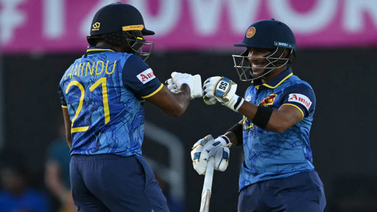 বাংলাদেশের জোড়া আঘাত সামলে পাওয়ার প্লে’তে শ্রীলঙ্কার ফিফটি পার