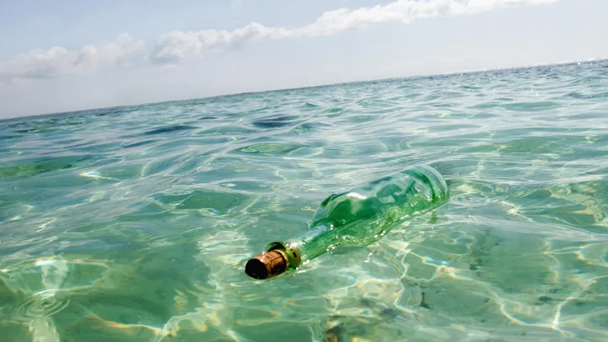 সাগরে ভাসা বোতলের পানিকে মদ ভেবে পান করে ৪ জেলের মৃত্যু