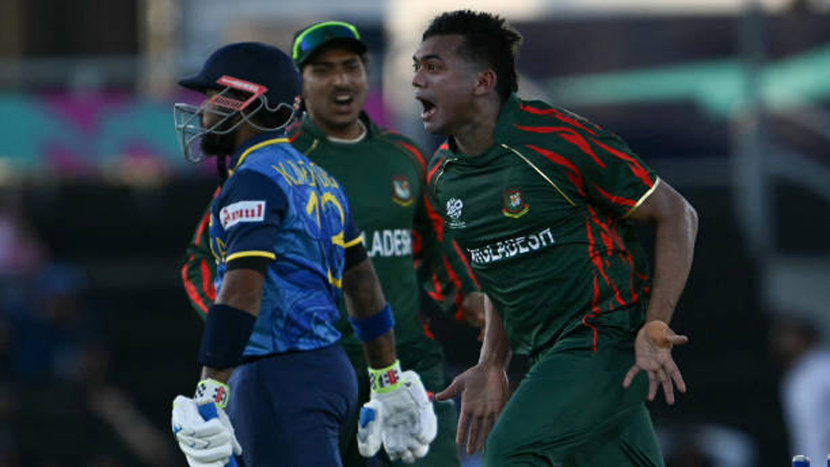 টানা দুই চারের পর কুশলের স্ট্যাম্প উপড়ে নিলেন তাসকিন