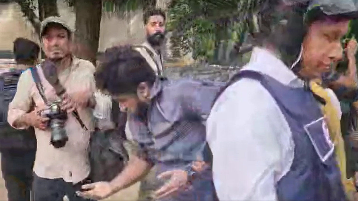 ঢাবিতে কোটা আন্দোলনকারী ও ছাত্রলীগের মধ্যে উত্তেজনা