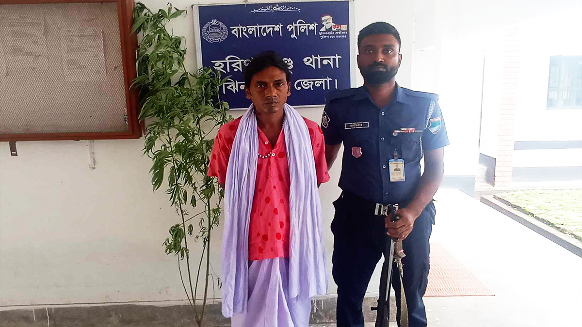 সবজি ক্ষেতে করেছিলেন গাঁজা চাষ, গ্রেফতার ১