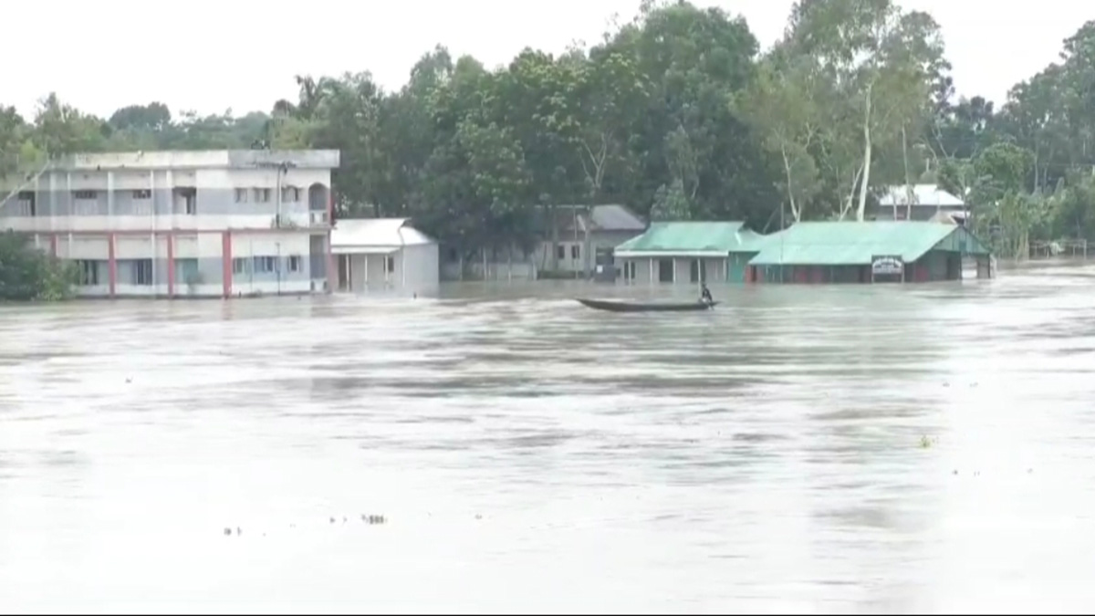 জামালপুরে কমছে বন্যার পানি, চার উপজেলায় বন্ধ ২১৪ শিক্ষা প্রতিষ্ঠান