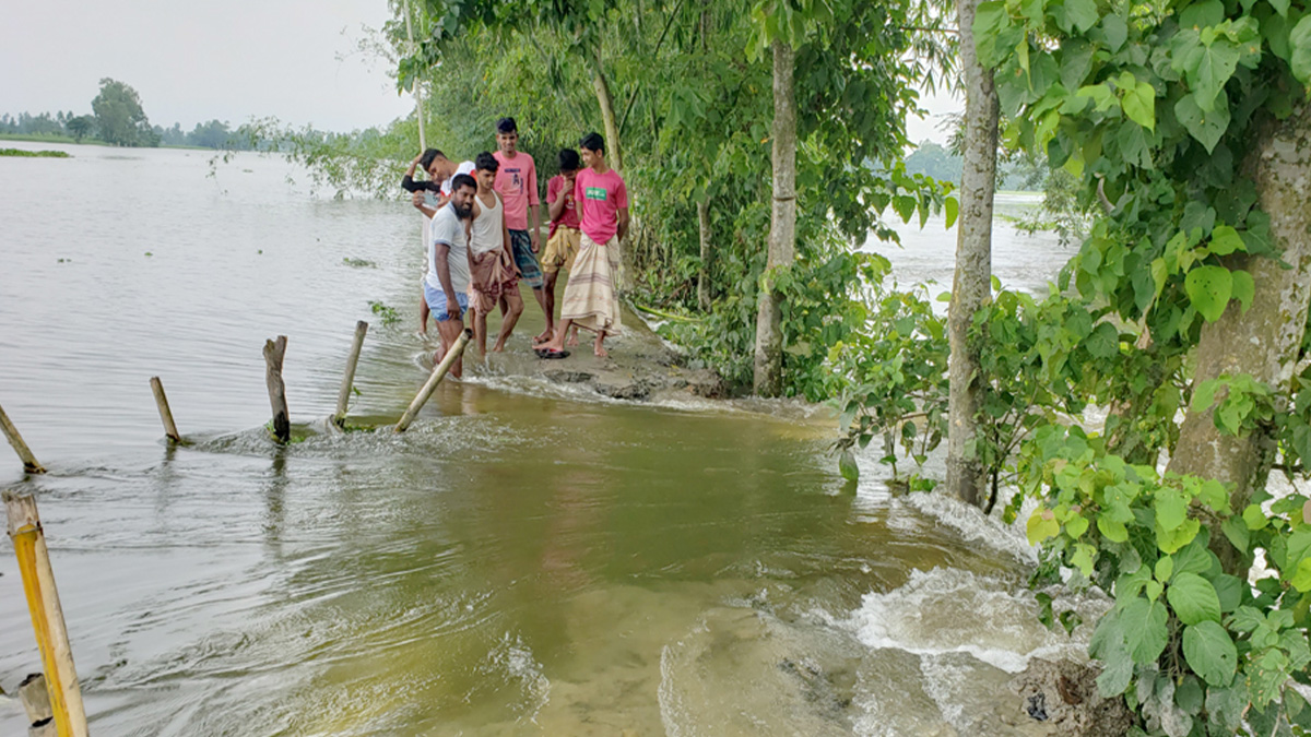 কুড়িগ্রামে একের পর এক বাঁধ ভেঙে প্লাবিত হচ্ছে নতুন এলাকা