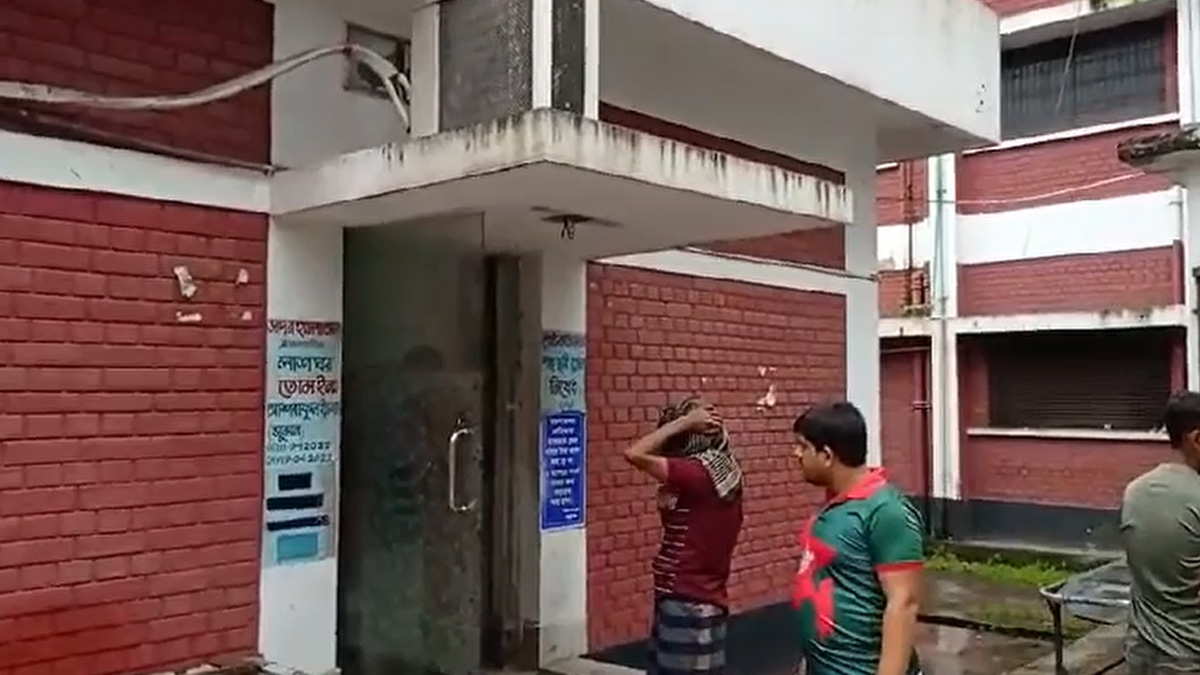 কান্নাকাটি করায় শিশুকে হত্যা করে খালে ফেলে দিলো মা