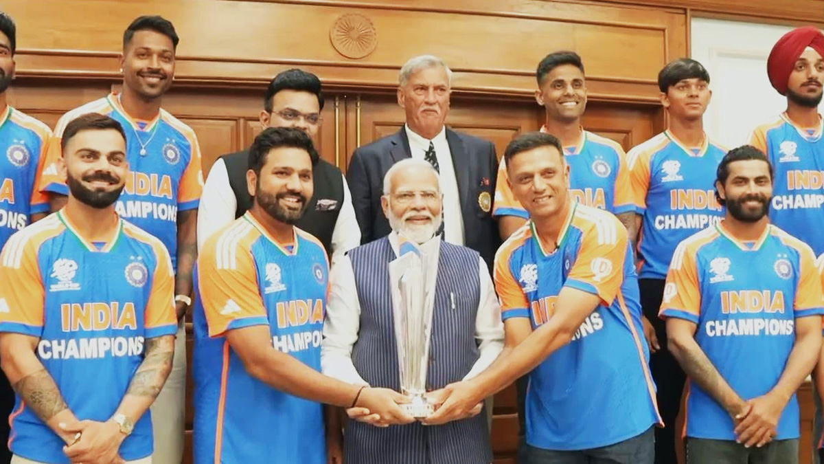 মোদির সাথে সাক্ষাত বিশ্বচ্যাম্পিয়নদের