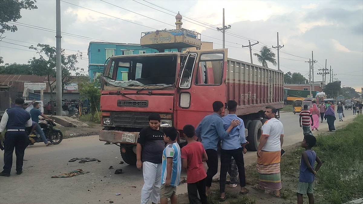 মুন্সিগঞ্জে ট্রাক চাপায় প্রাণ গেলো মা-মেয়ের