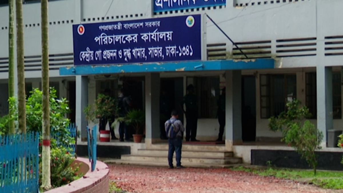 সাদিক অ্যাগ্রোকে সুবিধা দেয়ার অভিযোগে কেন্দ্রীয় গো প্রজনন কেন্দ্রে দুদকের অভিযান