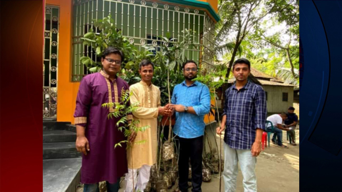 কিশোরগঞ্জে বৌভাত অনুষ্ঠানে বরকে গাছের চারা উপহার