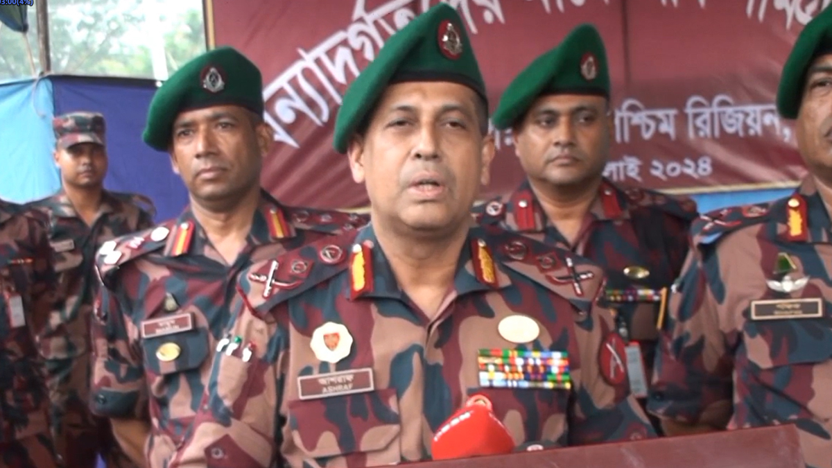 গুলি করে হত্যা না করে আমাদের হাতে তুলে দিন: বিএসএফের উদ্দেশে বিজিবির মহাপরিচালক