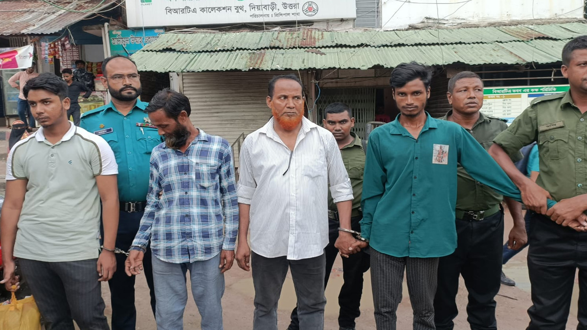 উত্তরা বিআরটিএতে ভ্রাম্যমাণ আদালতের অভিযান, ৪ জনের কারাদণ্ড