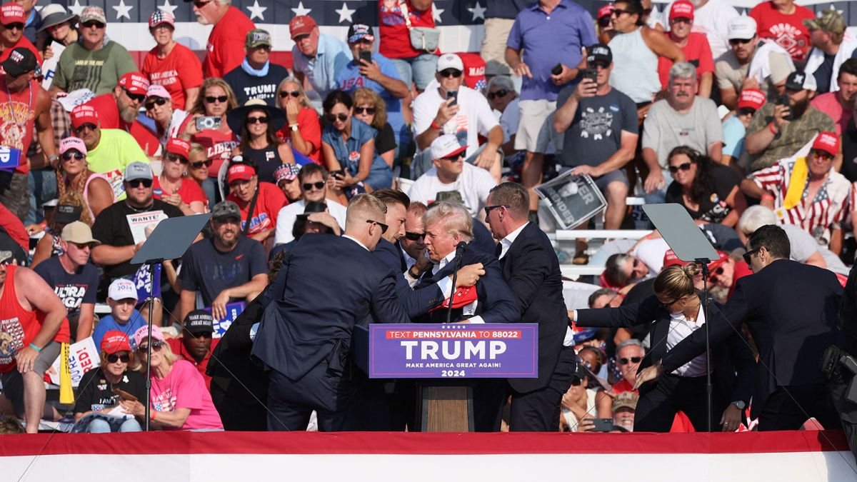 যুক্তরাষ্ট্রের সাবেক প্রেসিডেন্ট ডোনাল্ড ট্রাম্পের ওপর হামলা