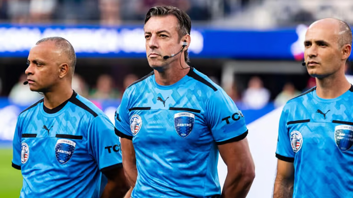 ব্রাজিলিয়ান রেফারির কাঁধে আর্জেন্টিনা-কলম্বিয়া ম্যাচের দায়িত্ব