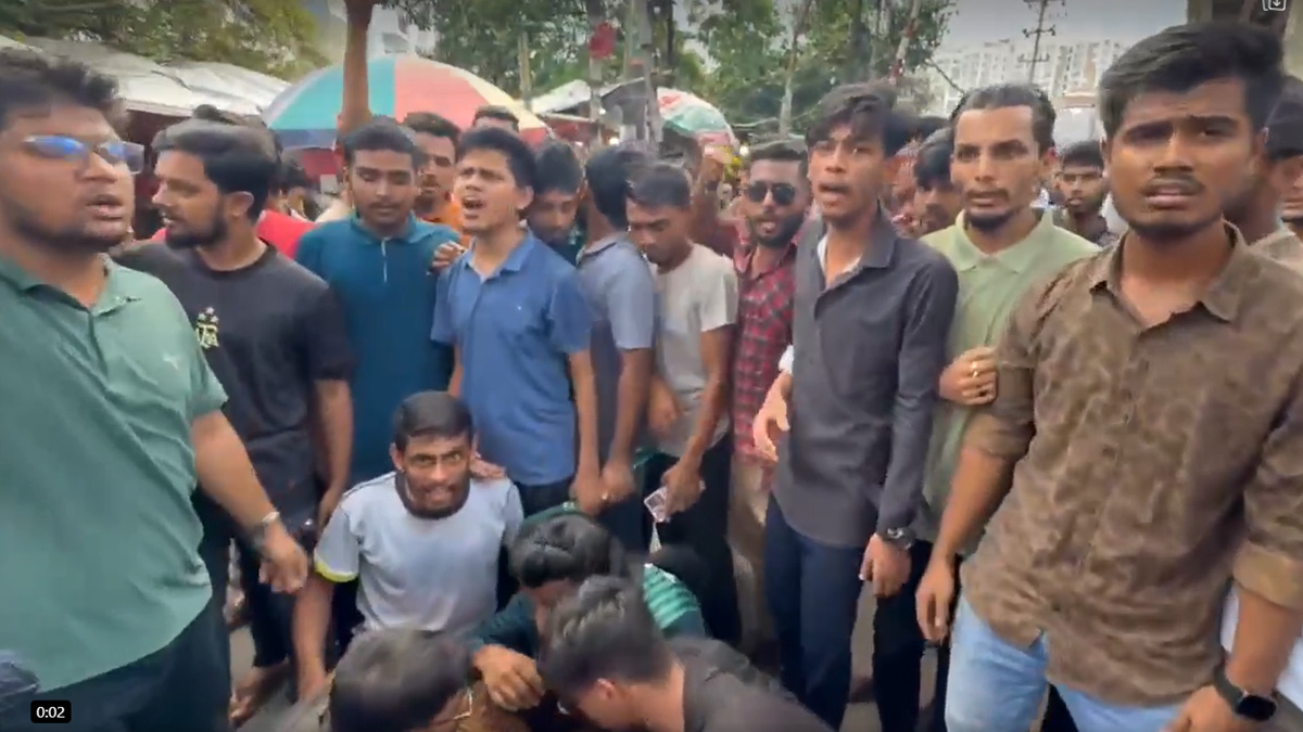 কোটা আন্দোলন: একাধিক জেলায় শিক্ষার্থীদের সড়ক অবরোধ