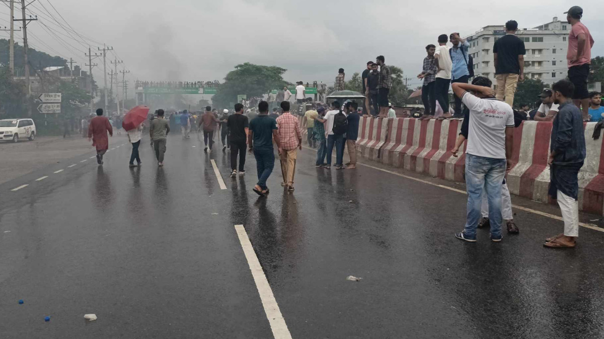 কোটা আন্দোলন: ঢাকা-চট্টগ্রাম মহাসড়ক অবরোধ