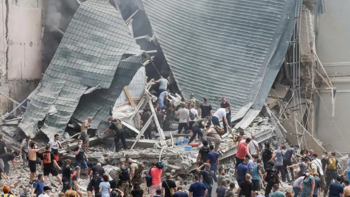 ইউক্রেনে রাশিয়ার ক্ষেপণাস্ত্র হামলা, শিশুসহ নিহত ৪১