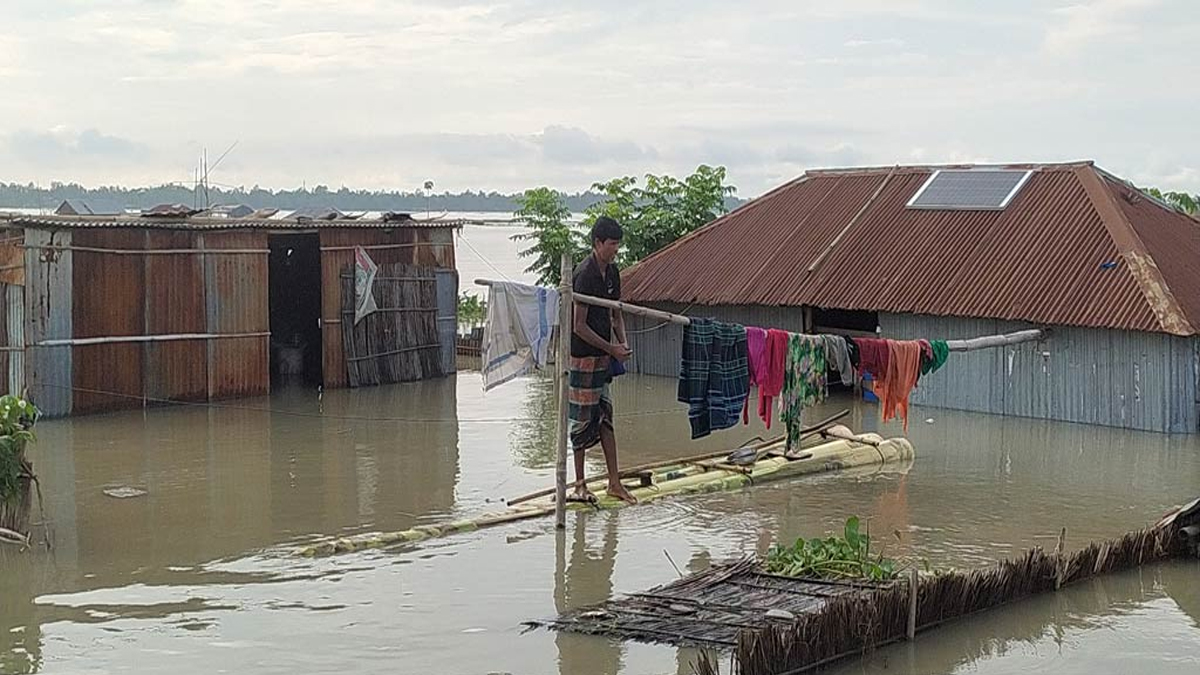 বন্যার্তদের জন্য পর্যাপ্ত ত্রাণ মজুদ রয়েছে: দুর্যোগ প্রতিমন্ত্রী