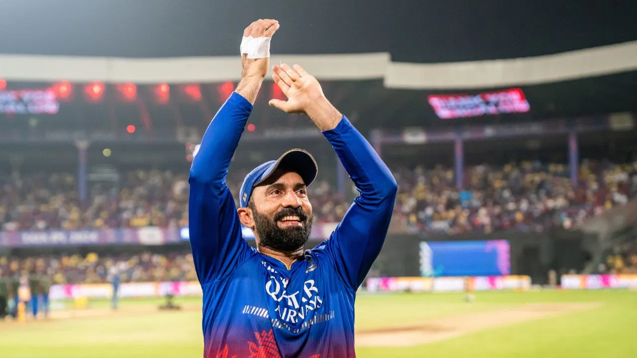 কোহলিদের নতুন কোচ দীনেশ কার্তিক