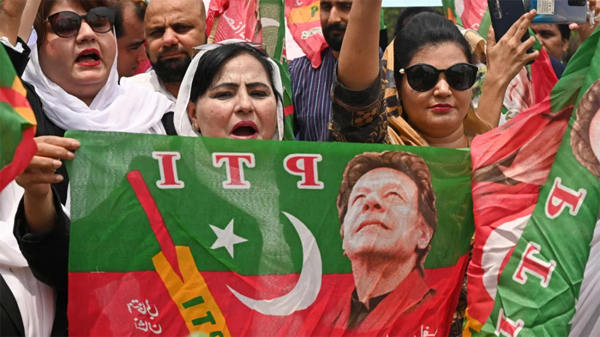 ইমরান খানের দলকে নিষিদ্ধ করতে যাচ্ছে পাকিস্তান সরকার