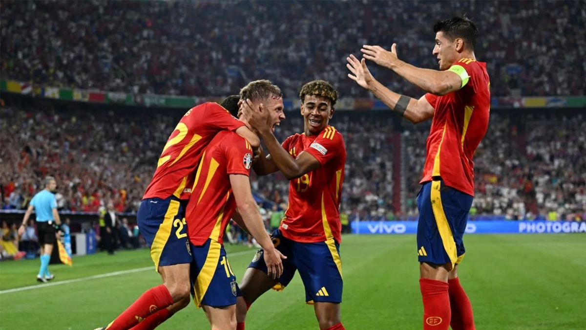 ইয়ামাল-ওলমো’র গোলে ফ্রান্সকে কাঁদিয়ে ফাইনালে স্পেন