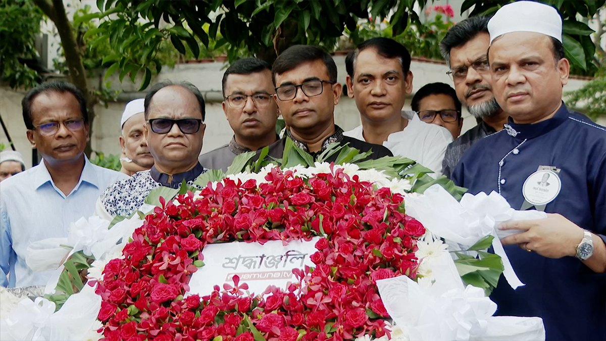 বীর মুক্তিযোদ্ধা নুরুল ইসলামের সমাধিতে যমুনা টিভির শ্রদ্ধা