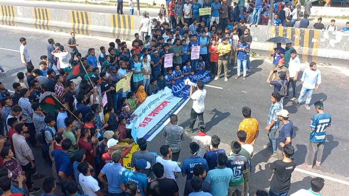 বাংলা ব্লকেড: অবরুদ্ধ ঢাকা-আরিচা মহাসড়ক