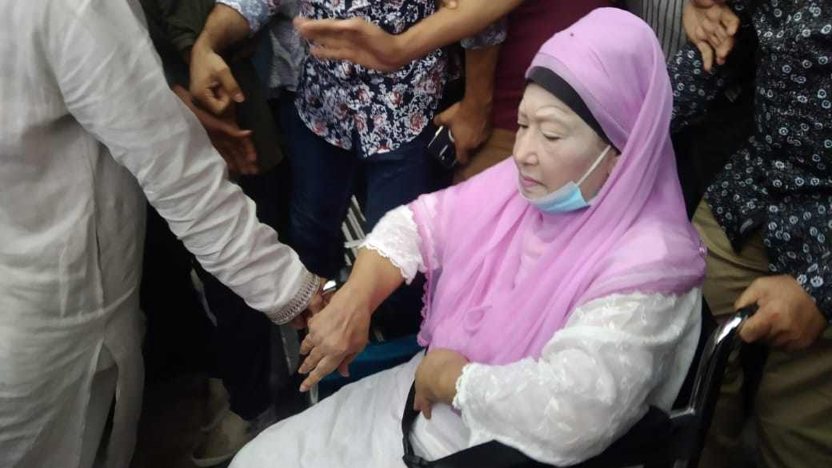 খালেদা জিয়ার শারীরিক অবস্থা নিয়ে সবশেষ যা জানালেন চিকিৎসক