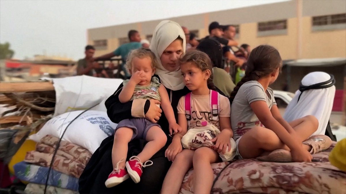 খান ইউনিস থেকে সরে যাবার নির্দেশ, নিরাপদ আশ্রয় কোনটি জানে না বাসিন্দারা