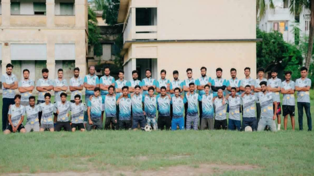 কুষ্টিয়ায় সিনেমাটোগ্রাফার ও ফটোগ্রাফারদের মধ্যে প্রীতি ফুটবল ম্যাচ