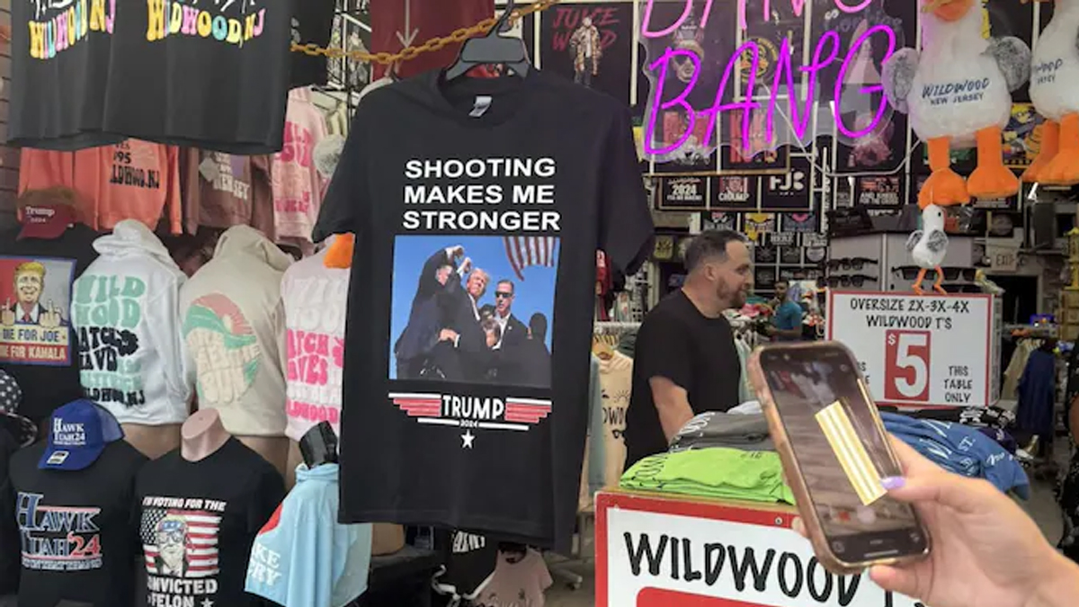 ট্রাম্পের গুলির ঘটনার ছবিযুক্ত টি-শার্ট বিক্রি হচ্ছে চীনে