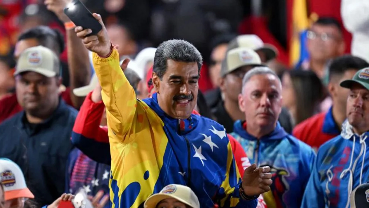 তৃতীয় মেয়াদে ভেনেজুয়েলার প্রেসিডেন্ট নির্বাচনে বিজয়ী নিকোলাস মাদুরো