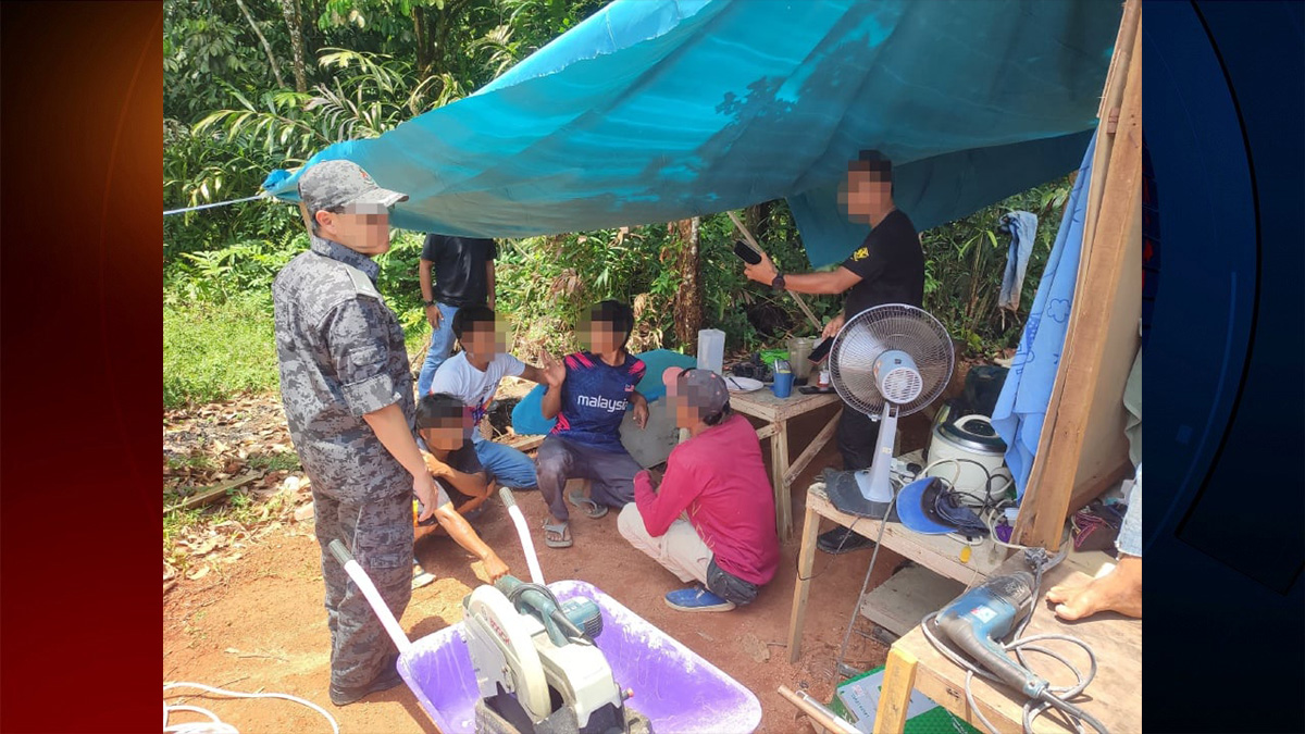 মালয়েশিয়ার বাংলাদেশিসহ ৫৬ অভিবাসী গ্রেফতার