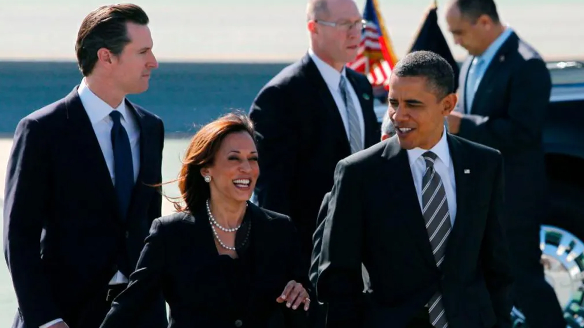 বারাক ওবামার সমর্থনে জনপ্রিয়তার তুঙ্গে কমলা হ্যারিস