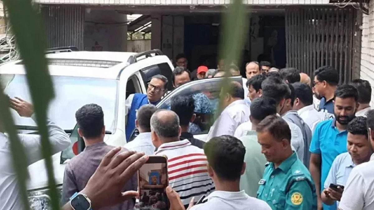 হঠাৎ ৫ মন্ত্রীর রুদ্ধদ্বার বৈঠক, কী নিয়ে আলোচনা হলো?