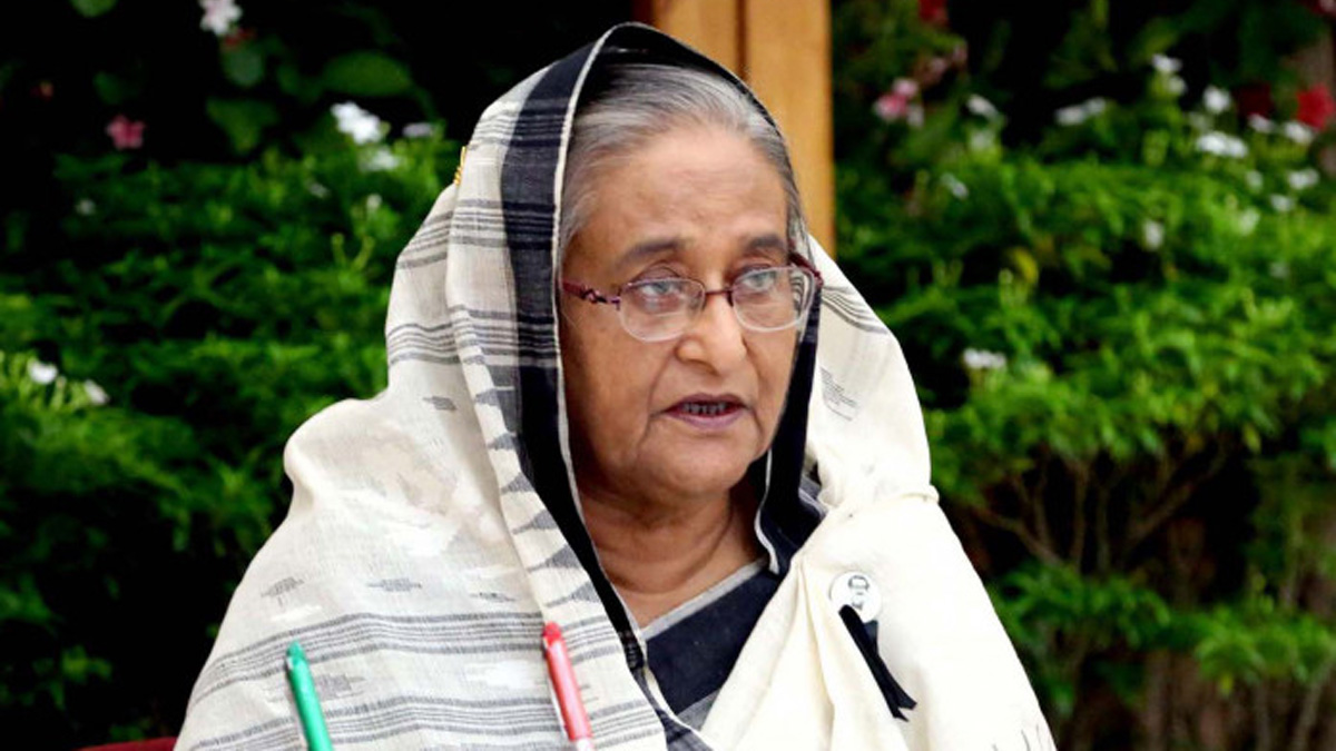 কুর্মিটোলায় আহতদের দেখতে গিয়ে আবেগাপ্লুত প্রধানমন্ত্রী