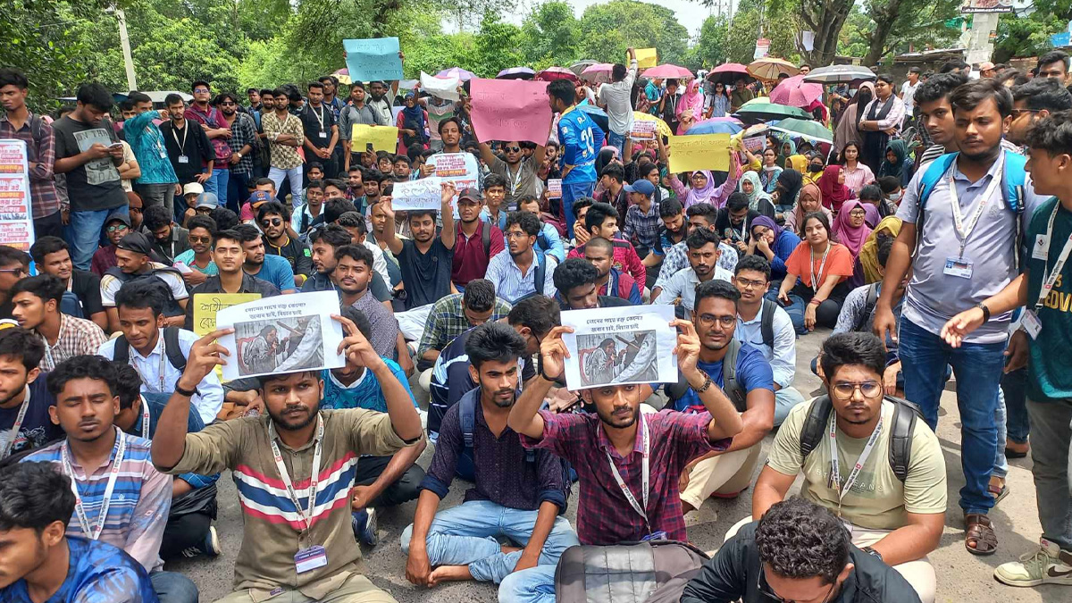 কোটা আন্দোলন: বিভিন্ন জেলায় শিক্ষার্থীদের বিক্ষোভ, সড়ক অবরোধ