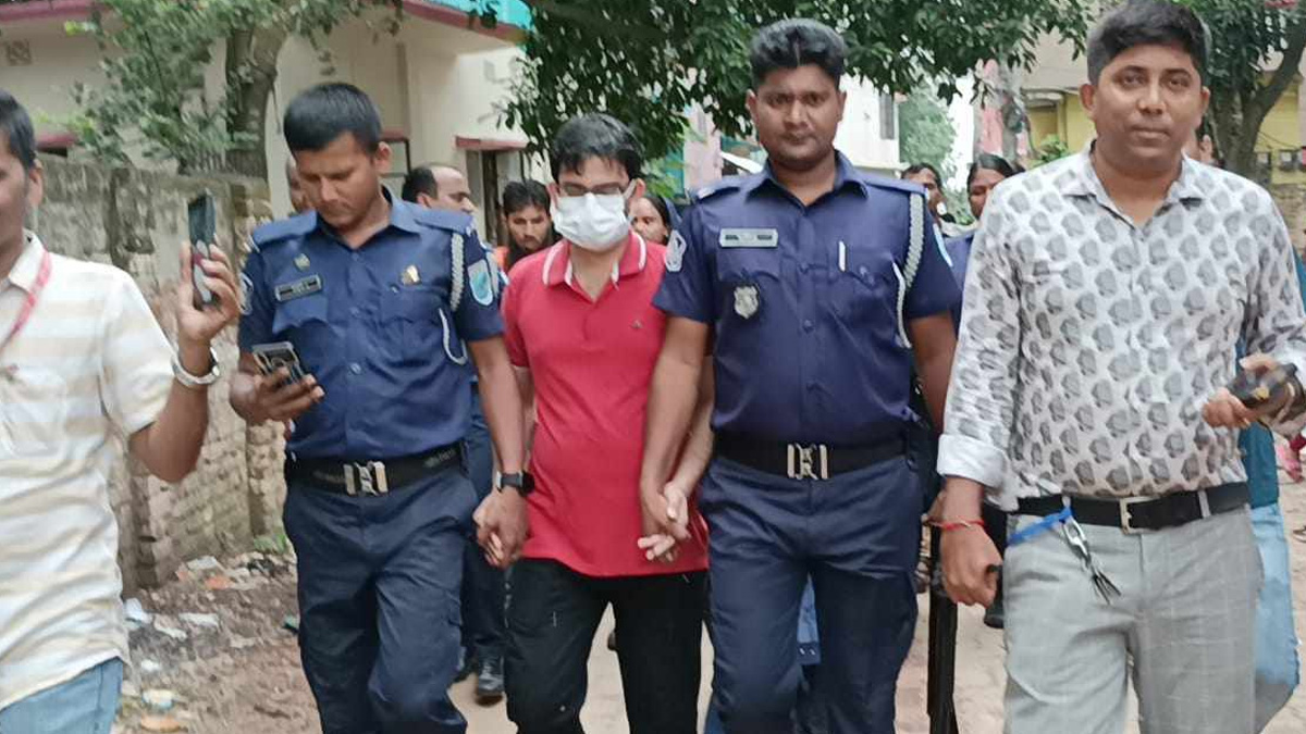 সাভারে শিশু গৃহকর্মীকে নির্যাতন, চিকিৎসক দম্পতি আটক