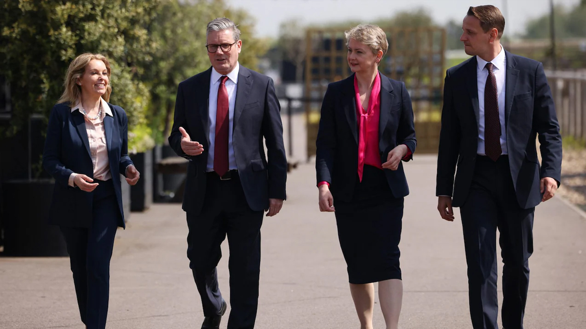 অভিবাসনপ্রত্যাশীদের রুয়ান্ডায় পাঠানোর পরিকল্পনা বাতিল ঘোষণা স্টারমারের