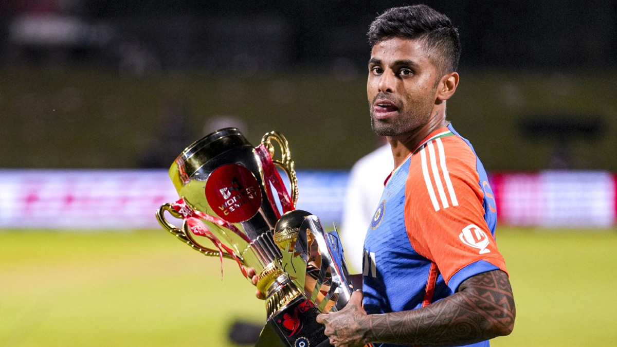 টি-টোয়েন্টিতে সিরিজ সেরার হওয়ার দৌড়ে বাবরকে স্পর্শ করলেন সুরিয়াকুমার