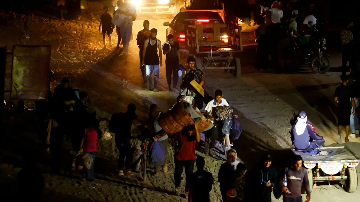 গাজার ‘নিরাপদ অঞ্চলে’ ইসরায়েলের বিমান হামলা