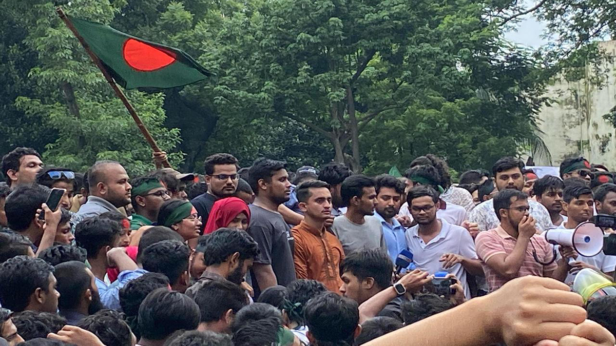 শহীদ মিনারের কর্মসূচিতে যোগ দিয়েছেন কোটা আন্দোলনের সমন্বয়করা