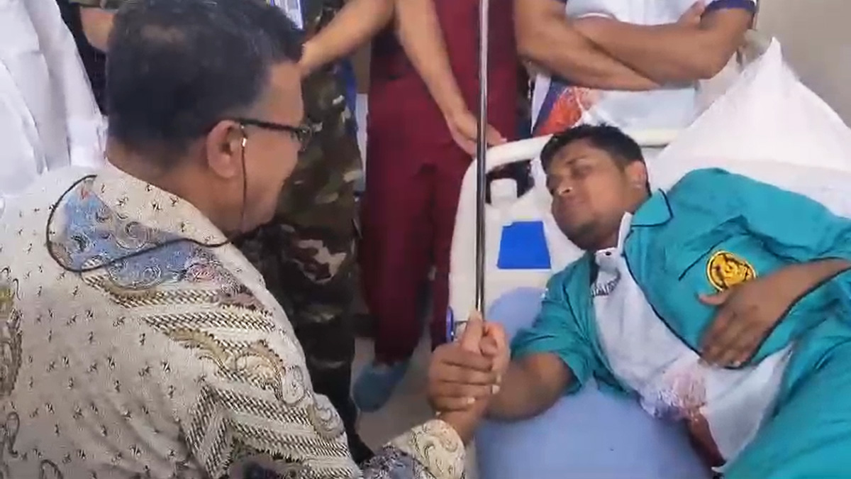 হাসনাত আবদুল্লাহকে দেখতে সিএমএইচে জাতীয় বিশ্ববিদ্যালয়ের উপাচার্য