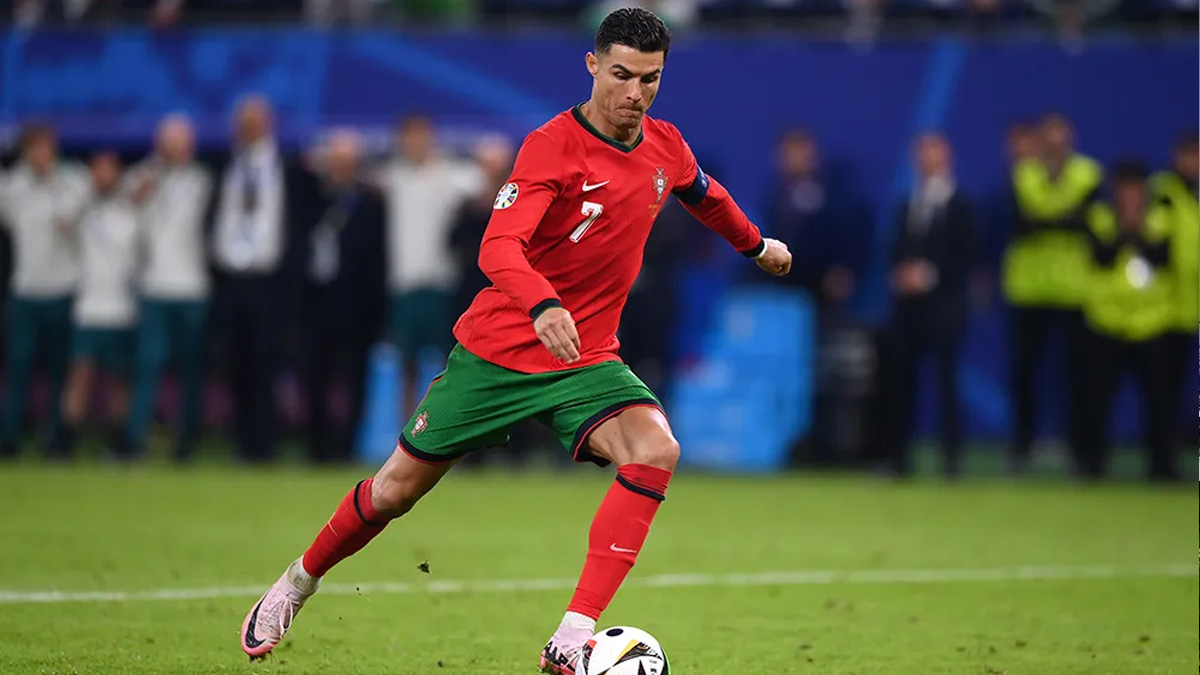 নিজের ইউটিউব চ্যানেল খুললেন রোনালদো