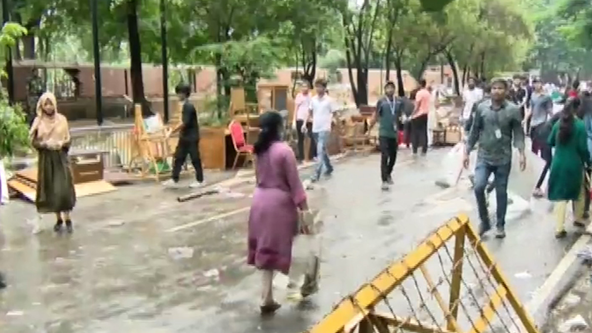 স্বাভাবিক রূপে ফিরতে শুরু করেছে সংসদ ও গণভবন এলাকা