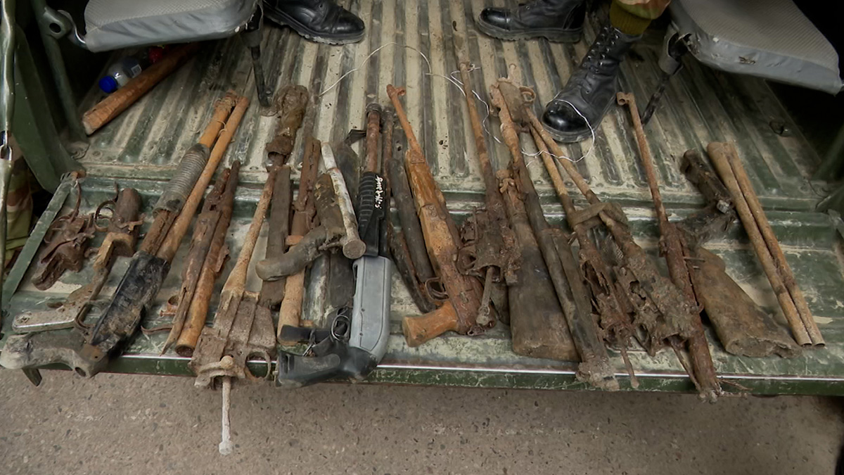 মোহাম্মদপুর এলাকা থেকে এক বস্তা অস্ত্র উদ্ধার