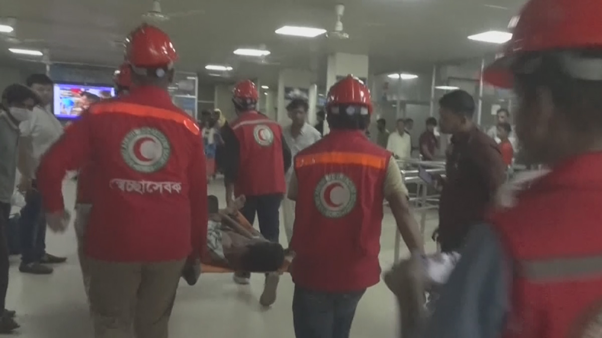 দিনভর সংঘর্ষে হাসপাতালে আহতদের ভিড়