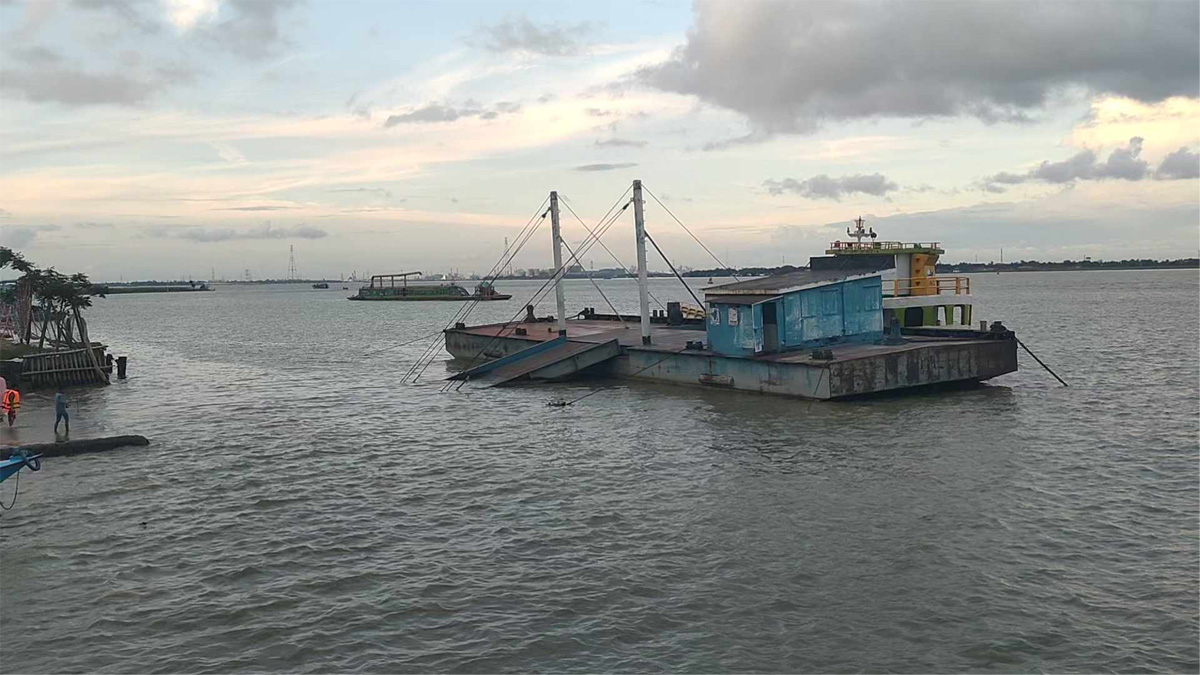 মুন্সিগঞ্জে বিপৎসীমার ওপরে মেঘনার পানি, প্রস্তুত আশ্রয়কেন্দ্র