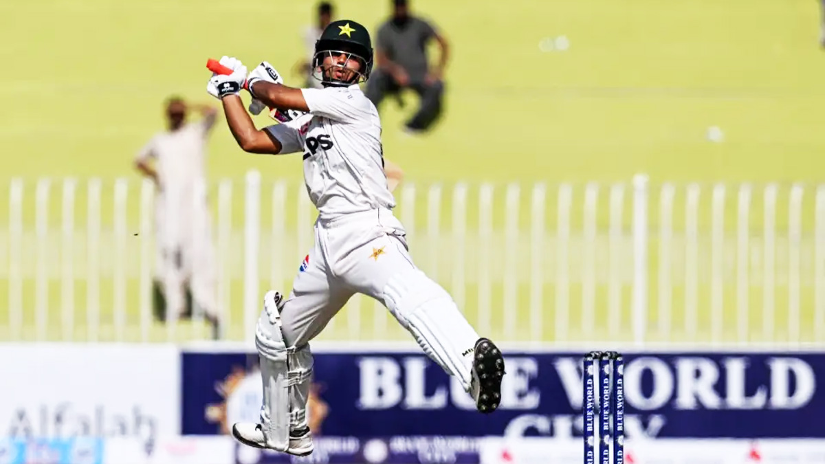 রাওয়ালপিন্ডি টেস্ট: সায়েম-শাকিলের ব্যাটে ঘুরে দাঁড়ালো পাকিস্তান
