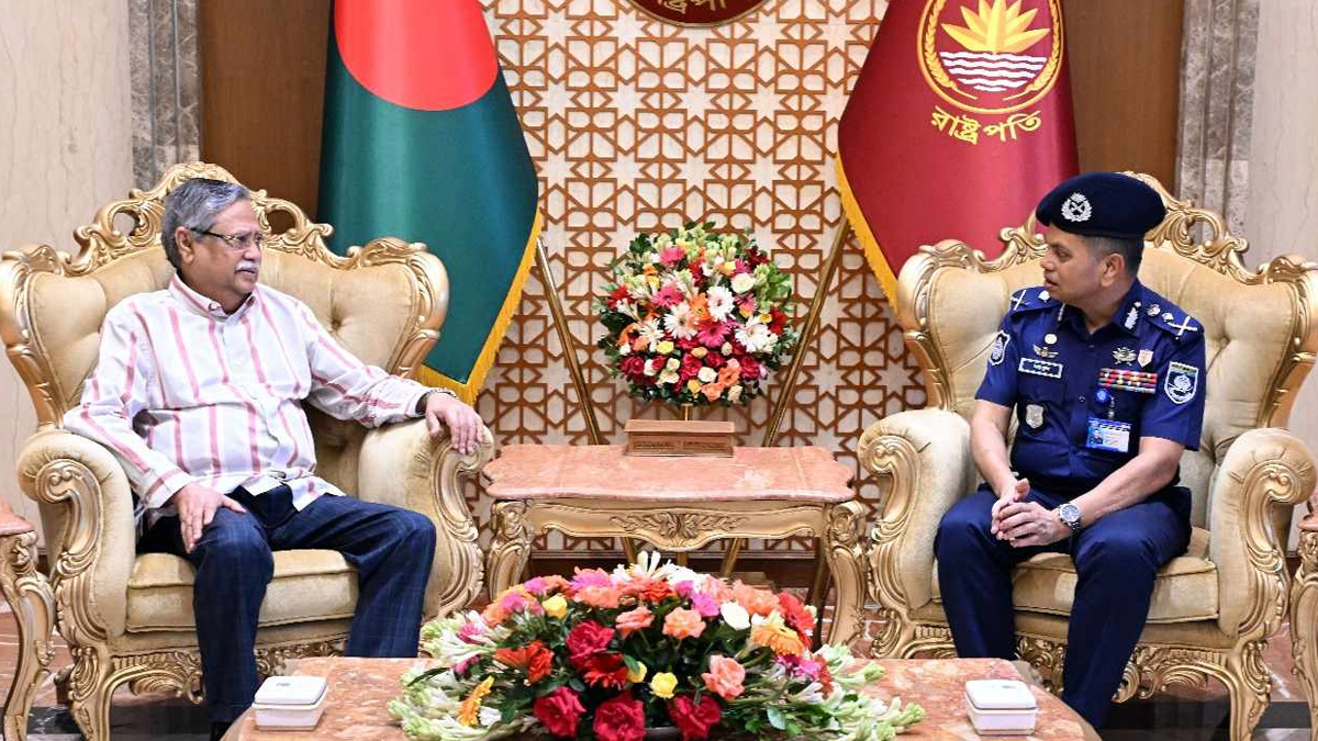 রাষ্ট্রপতির সাথে নবনিযুক্ত আইজিপির সাক্ষাৎ