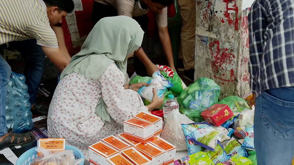 ঢাবিতে আজও চলছে গণত্রান সংগ্রহ কার্যক্রম